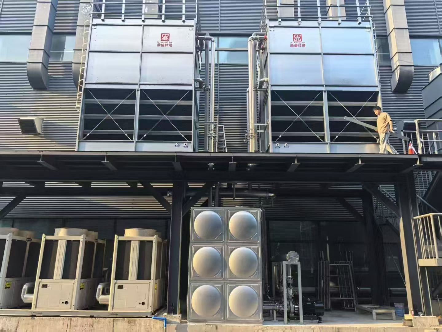 上海渝辉​冷水机|冷却塔调试安装完毕